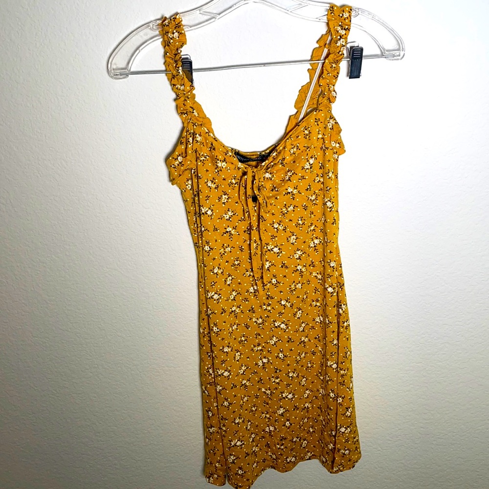 Pretty Little Thing, brand new mustard floral dress. Size 6